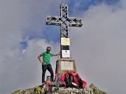 07 Alla croce di vetta di Cima Alben (2019 m) 